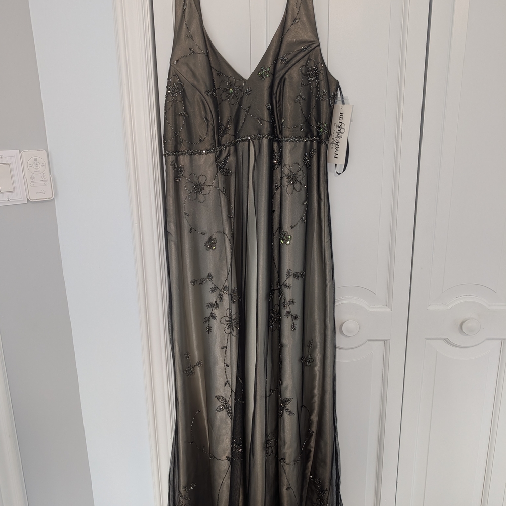 Betsy & Adam Black Sleeveless V-Neck Gown